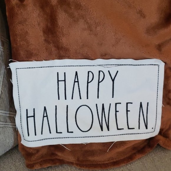 🆕️Rae Dunn Happy Halloween Blanket Throw